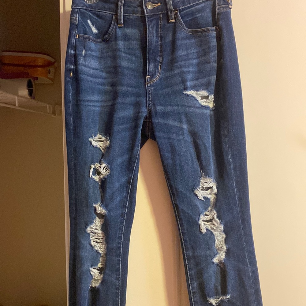 american eagle ripped jeans. women size 4